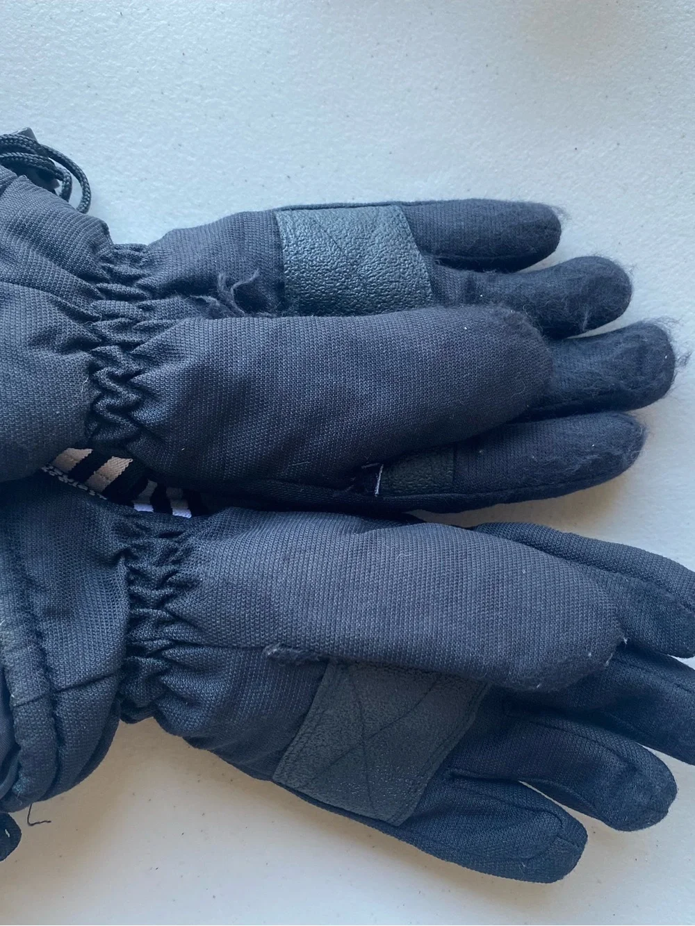 Black Insulated Kid’s Ski Mittens Gloves Size 4-7